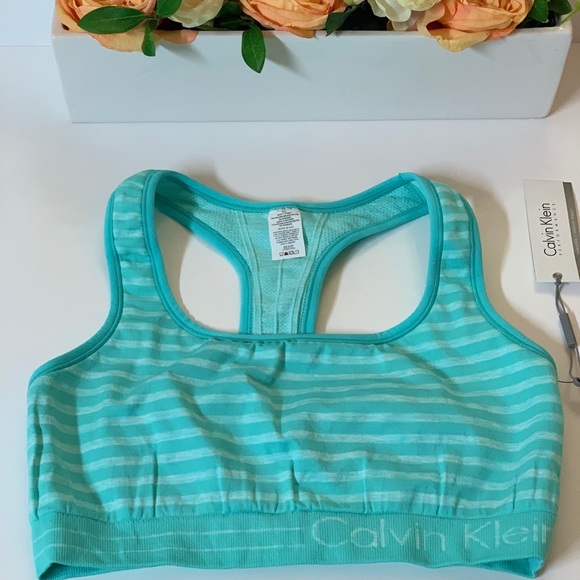 Calvin Klein - Picture 1 of 4